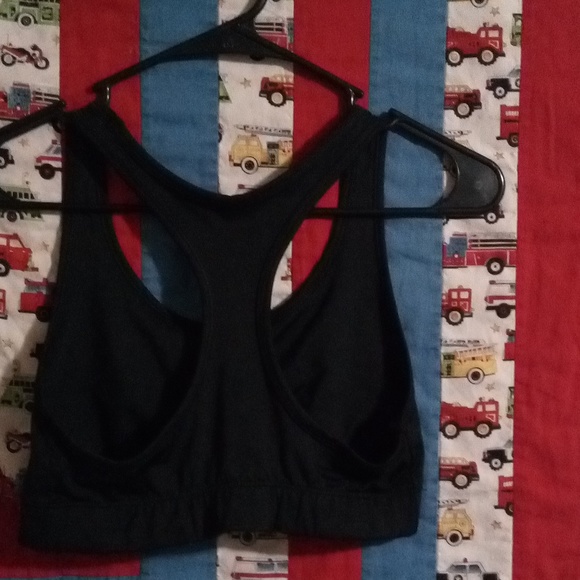 Sports bra it's black pullover nonzipper no button - Picture 2 of 2